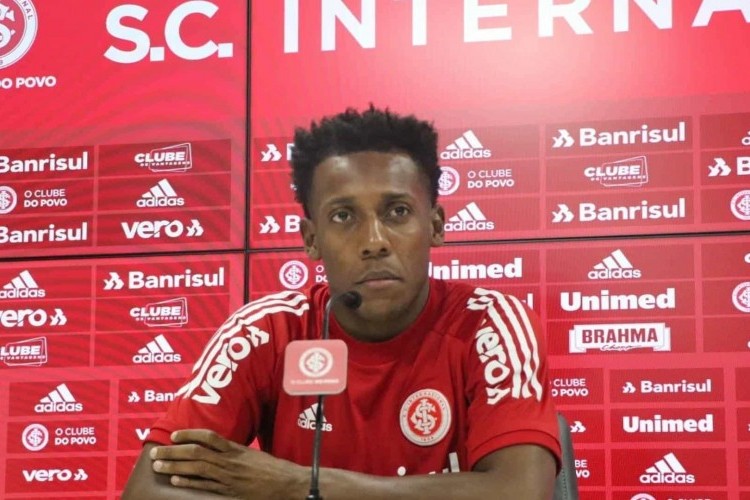 https://radiometropoleam.com.br/uploads/news/Moisés treina e ganha força para voltar ao Inter na Libertadores