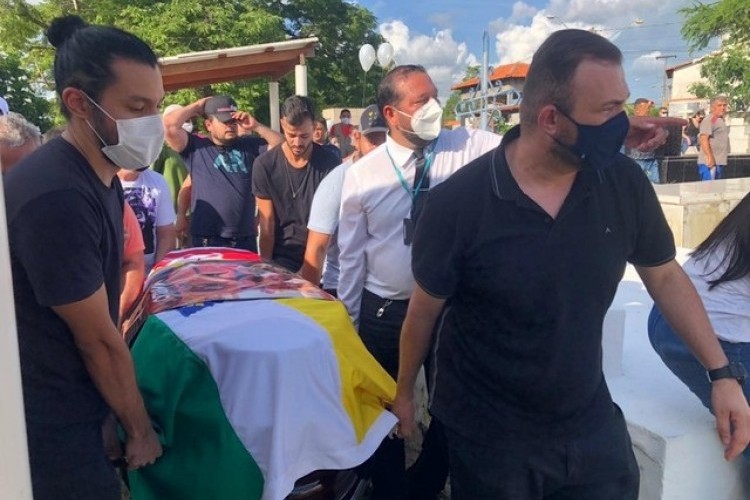 https://radiometropoleam.com.br/uploads/news/Corpo do cantor sertanejo Maurílio é sepultado em Imperatriz, no Maranhão