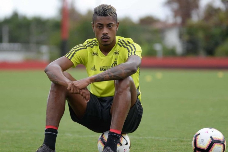 https://radiometropoleam.com.br/uploads/news/Flamengo renova com Bruno Henrique e confirma saída de Marí