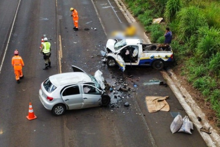 https://radiometropoleam.com.br/uploads/news/Colisão entre carros é registrada na BR-452 entre Uberlândia e Santa Juliana