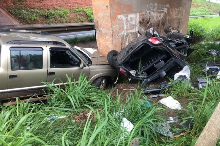 https://radiometropoleam.com.br/uploads/news/Motorista fica ferido após capotar carro em rodovia de Fernandópolis
