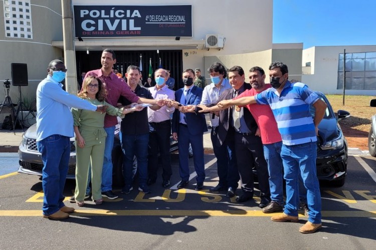 https://radiometropoleam.com.br/uploads/news/ Prefeitura Municipal de Iturama entrega 02 veículos 0km a Polícia Civil