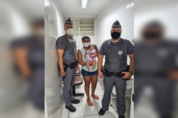 https://radiometropoleam.com.br/uploads/news/Policiais resgatam bebê engasgado com leite em Araçatuba - SP