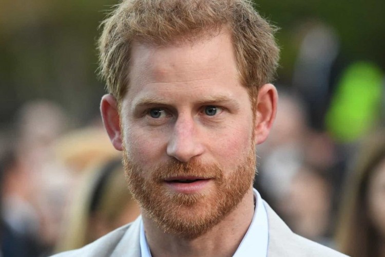 https://radiometropoleam.com.br/uploads/news/Harry desafiou a rainha ao anunciar que se afastará da família real