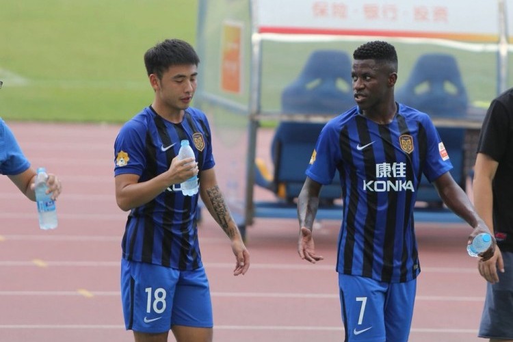 https://radiometropoleam.com.br/uploads/news/Ramires acerta rescisão com o Jiangsu Suning e está livre para buscar outro clube