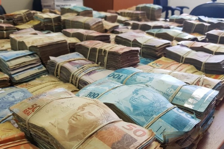 https://radiometropoleam.com.br/uploads/news/Operação contra facção apreende quase R$ 900 mil e prende 15 na região de Sorocaba