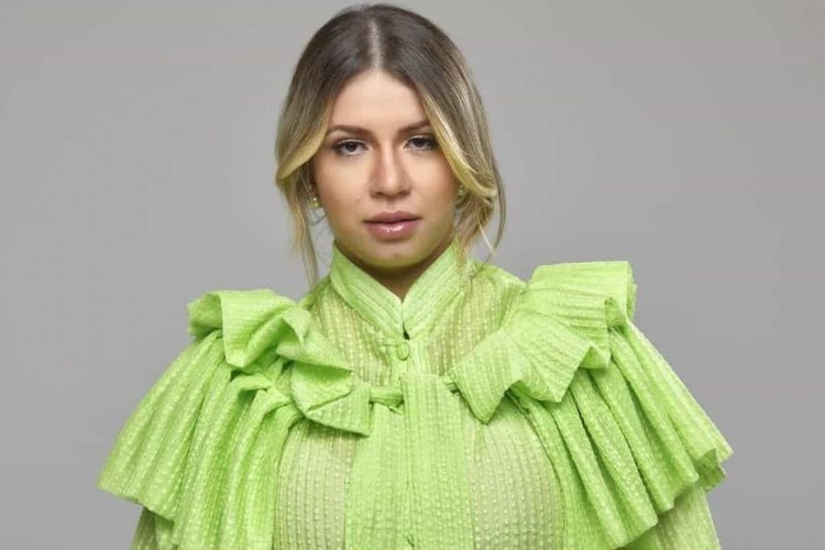 https://radiometropoleam.com.br/uploads/news/Marília Mendonça tem primeira linha de maquiagem anunciada