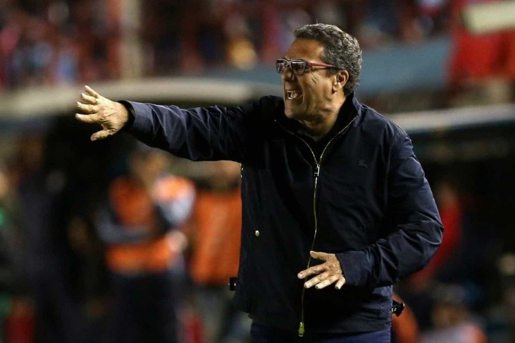 https://radiometropoleam.com.br/uploads/news/Luxemburgo reestreia no Palmeiras com teste na zaga e observação