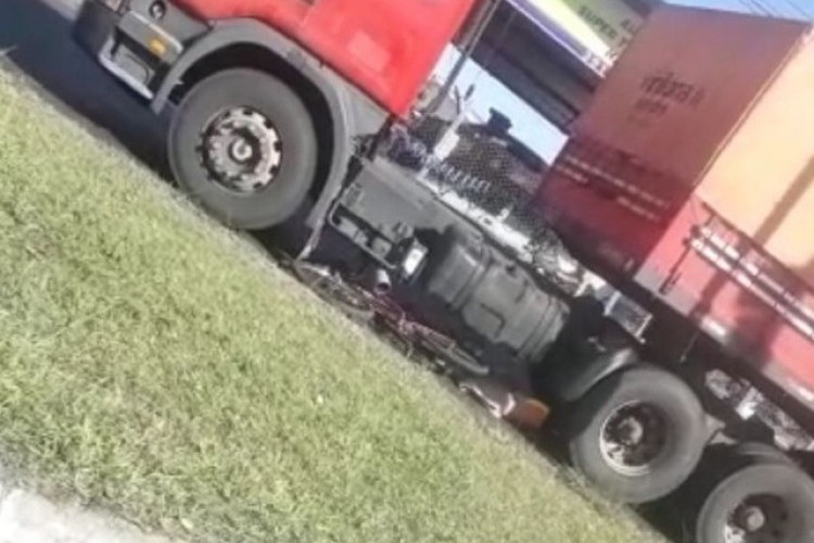 https://radiometropoleam.com.br/uploads/news/Ciclista morre ao ser atropelado por carreta em Uberlândia