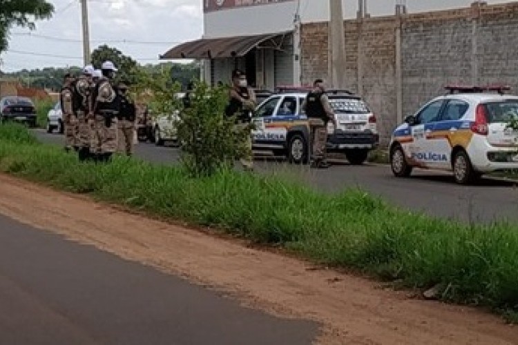 https://radiometropoleam.com.br/uploads/news/Iturama: Polícia Militar prende em flagrante autor de roubo em supermercado