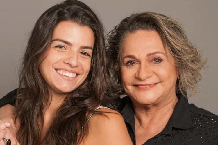 https://radiometropoleam.com.br/uploads/news/Fafy Siqueira revela namoro com cantora 35 anos mais jovem