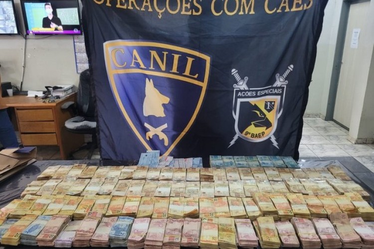 https://radiometropoleam.com.br/uploads/news/Polícia flagra motorista com mais de R$ 700 mil em rodovia de Santa Adélia - SP