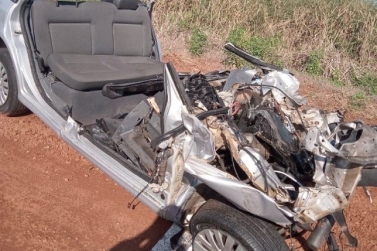 https://radiometropoleam.com.br/uploads/news/Duas pessoas ficam feridas após carro bater de frente com caminhão em via entre Guarani D'Oeste e Ouroeste